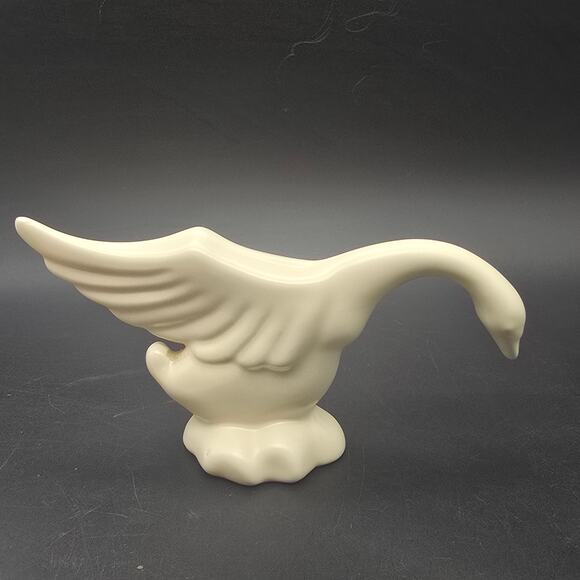 Haeger White Swan Bird Figurine Vintage USA Pottery - Picture 7 of 7